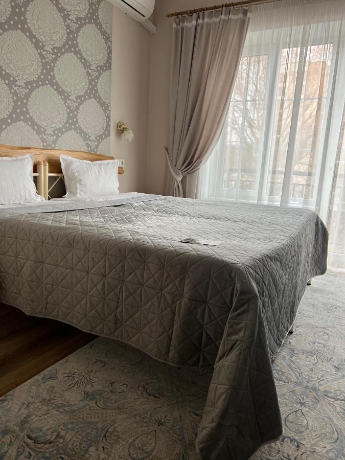 Tamerlan Hotel *